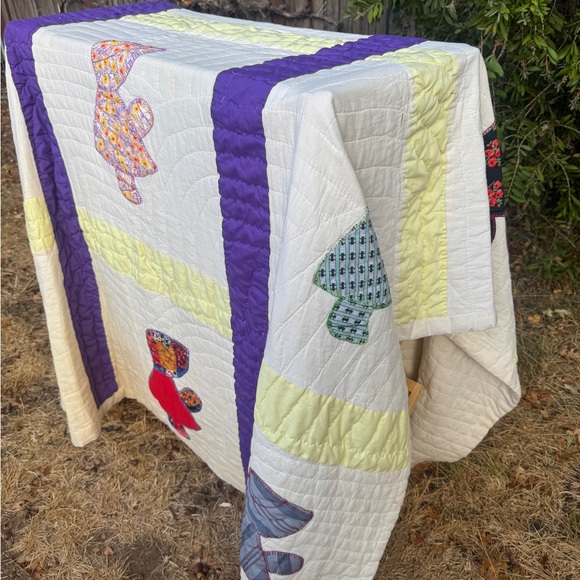 Vintage Handmade Sunbonnet Sue Colorful Patchwork Quilt with Appliqué - Picture 2 of 4